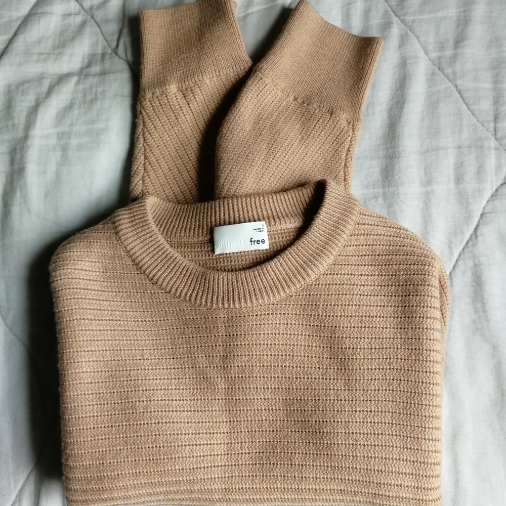 WILFRED Lolan crop merino wool sweater | Aritzia - Picture 5 of 9